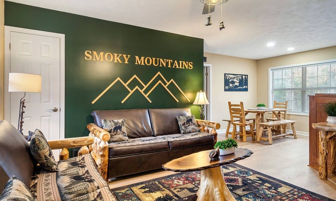 Sevierville Cottage | Family Trip? 5 min from Dollywood Harvest Festival