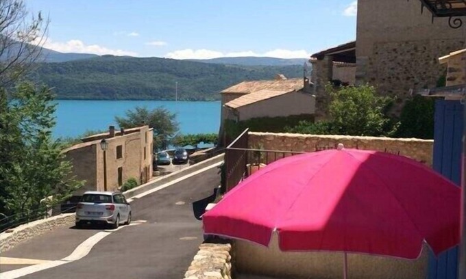Sainte-Croix-du-Verdon House | Family, village and lake