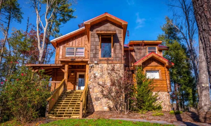 Gatlinburg - Pigeon Forge Cabin | Family Vacation! Creek-Fed Pool & Game Loft