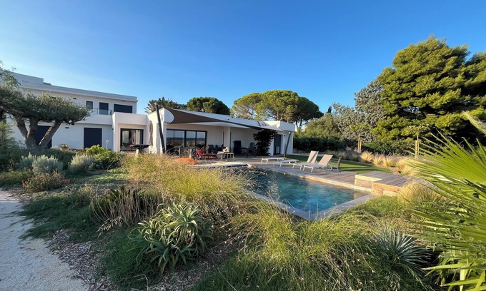 Meze Villa | Family villa 8/10 pers., swimming pool, panoramic view, 5 mn walk from the beach!