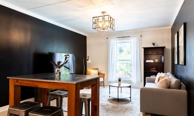 Nashville Condo | Famous Music Row Presidential Suite 2 Bedroom, 2 Bathroom, 4 Beds