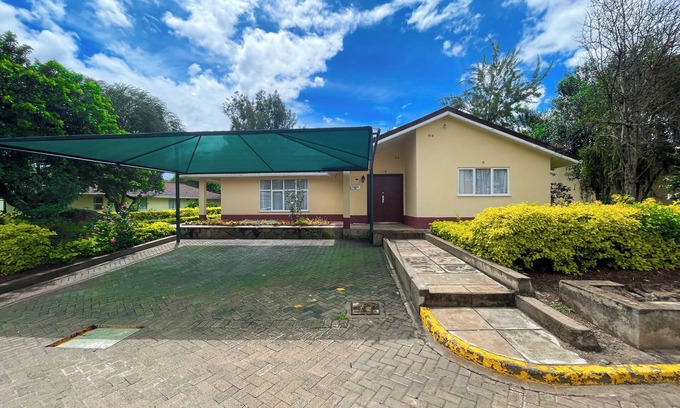 Athi River House | Fancy 5BR Bungalow with Private Pool near JKIA – Greenpark, Athi River