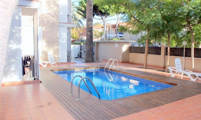 Castelldefels Apartment | FANTÁSTICO APTO. EN CASTELLDEFELES (Barcelona) CON PISCINA, 5 pers.