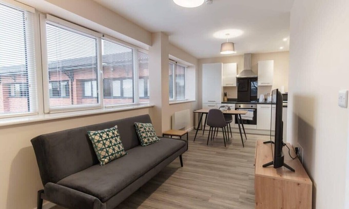 Salford Apartment | Fantastic 1 Bed Flat, Manchester - Sleeps 3