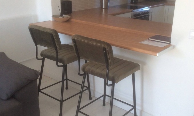 Alpouvar Apartment | Fantastic 1 bedroom Apt. en suite bathroom, with wifi, uk tv, great location