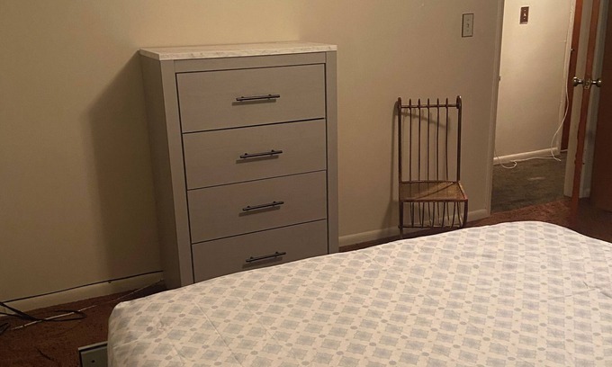 Cleveland Heights Apartment | Fantastic 2-bedroom apartment with AC in Cleveland Heights