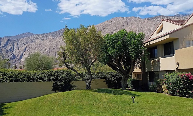 The Morrison Condo | Fantastic 2-bedroom with AC in Palm Springs. Walk everywhere, Casino next door.