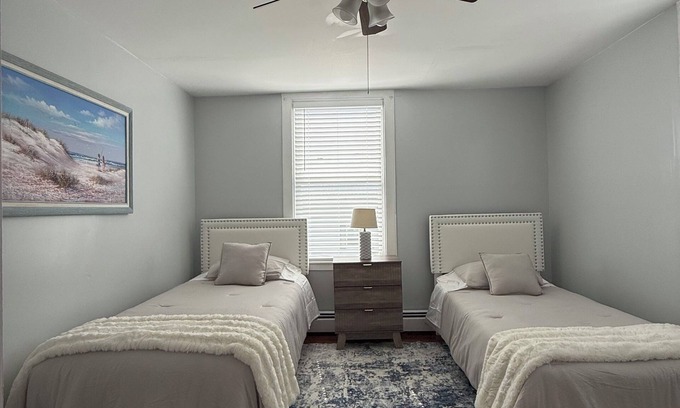 Beverly Apartment | Fantastic 2-bedroom apartment in Beverly by the beach - near historic Salem