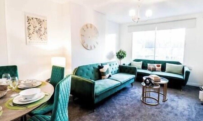 Shaftesbury Apartment | Fantastic 3 Bedroom Maisonette