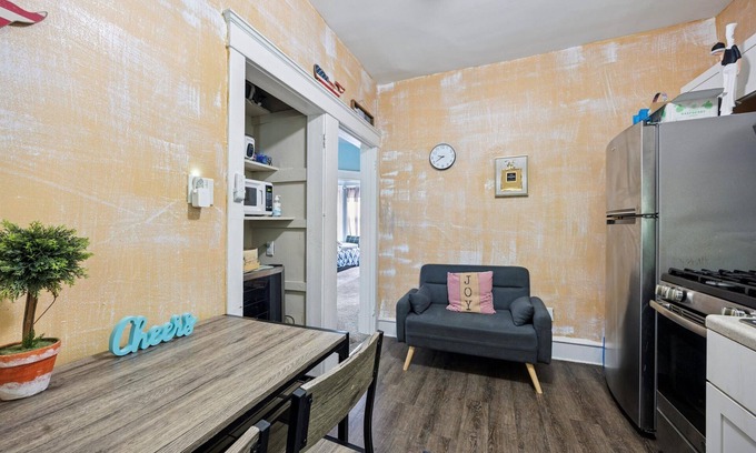 Wilmington Apartment | Fantastic 3BR apartment with 1King 2queen Wilmington, perfect for long stays.