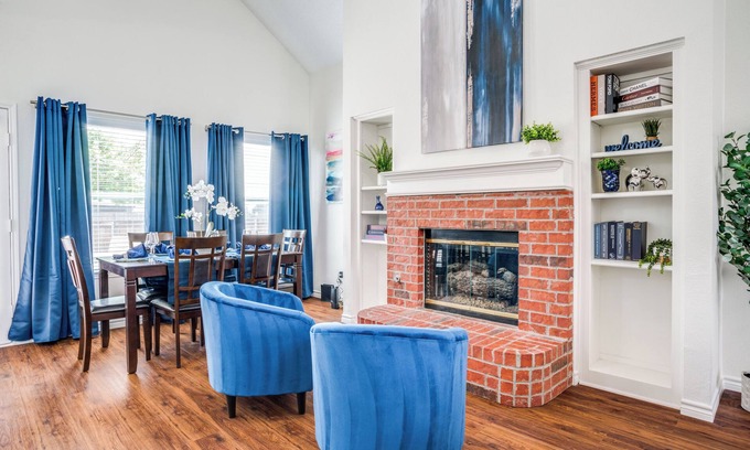 Frisco House | Fantastic 4 King Bed : Pool Table : Perfect Location