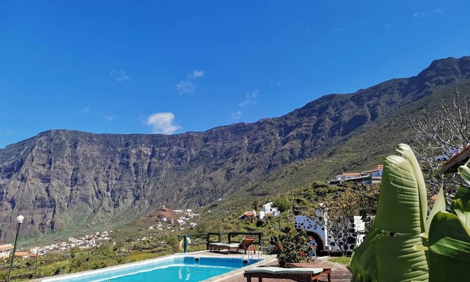 Tigaday Apartment | Fantastic Apartment for 4 guests Views, Pool, Tennis and BBQ