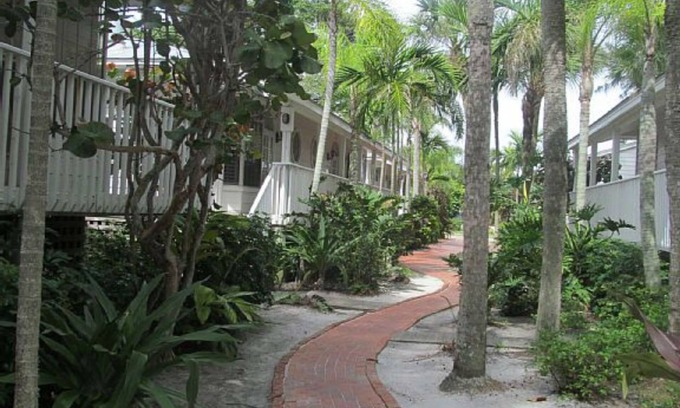 Whitney Beach Cottage | FANTASTIC COTTAGE- SLEEPS 8! - LONGBOAT KEY FL - ENTIRE WEEK OF 3/29 - 4/5 2025