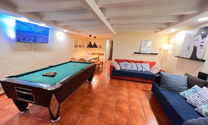 El Poble-sec Apartment | Fantastic Duplex 4BR |Family-Friendly|Terrace Pool Table & Ping Pong 10m Ramblas