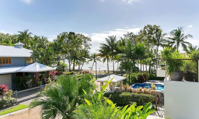 Clifton Beach House | Fantastic ocean and beach view holiday house.
