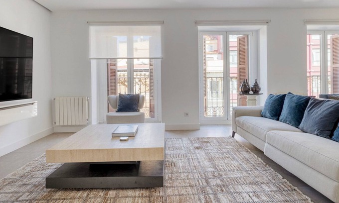 Palacio Apartment | Fantastic Palacio 2BR, nr Plaza Mayor & Royal Palace, by Blueground