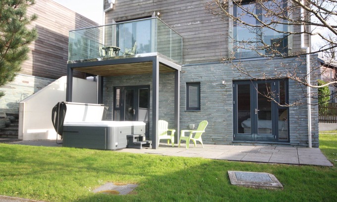 Talland House | Fantastic pet friendly property with large roof area, Charcoal BBQ, ideal for sunbathing and alfresc