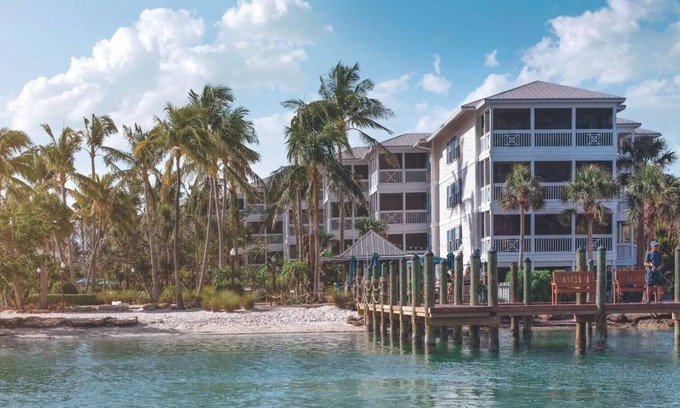 Key West Resort | Fantasy Fest FUN in Key West! 2-bdrms, 2 baths, Kitchen, Laundry, pool, balcony