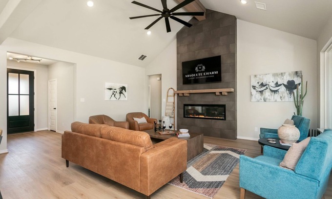 Fredericksburg House | Far View Hideout | 2/2, King Beds, Wifi, Fire-pit, Hot Tub