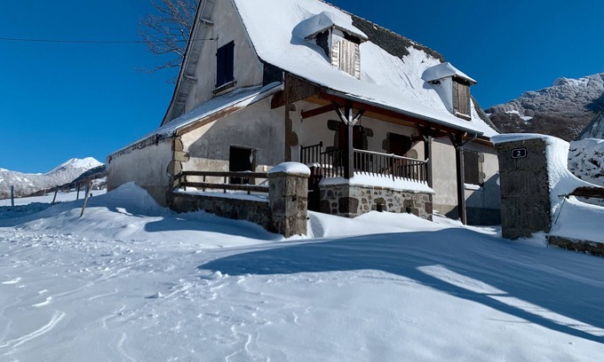 Mandailles-Saint-Julien House | Farm Cottage at Puy Mary