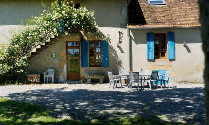 Souvigny Cottage | Farm Cottage with Pool and Wifi in Souvigny
