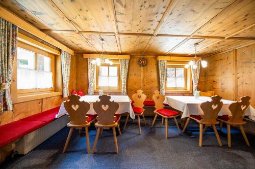 Soelden House | Farmerhouse by Northsouth Aparthments