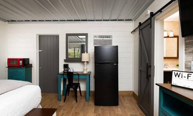 Gatlinburg House | Farmhouse Cottage 6 Close to Downtown
