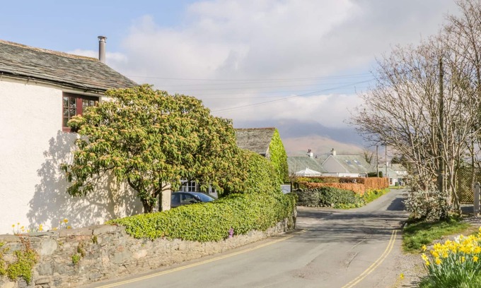 Braithwaite Cottage | FARMHOUSE COTTAGE, pet friendly, with a garden in Braithwaite