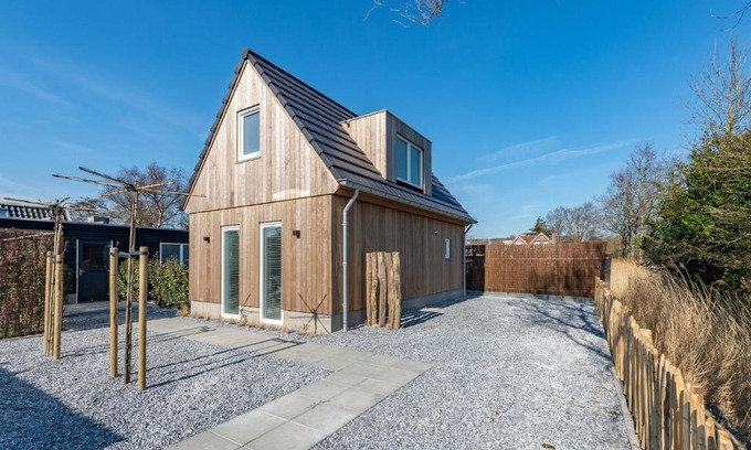 Oostkapelle House | Farmhouse in Zeeland with Saltwater Pool