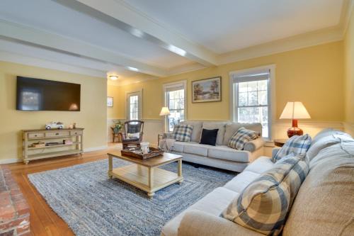 Bethlehem House | Farmhouse on Ammonoosuc River Near Cannon Mountain