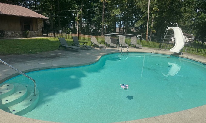 Sevierville Other | Farmhouse/PIRVATE POOL/15 Mins to Dollywood