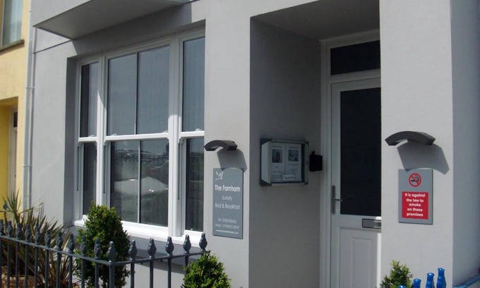 Tenby House | Farnham Hotel