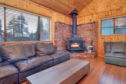 Fawnskin House | Fawnskin Pines by Big Bear Vacations Charming Mountain Cottage