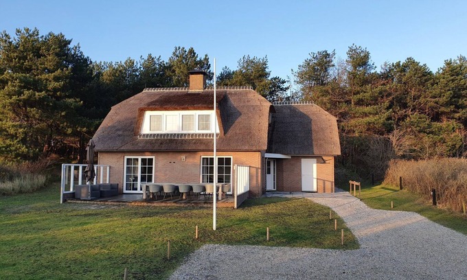 Municipality of Ameland Villa | Fazant is a comfortable villa with sauna and Jacuzzi, in a dune environment.