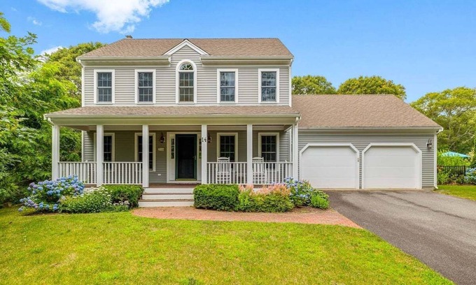 Dennis House | Feather Bedder Than Most: 014-D Upscale, Private, Heated Pool, Near Beaches