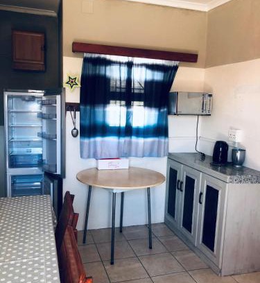 Walvis Bay Bed & Breakfast | FEATHERS INN GUEST HOUSE