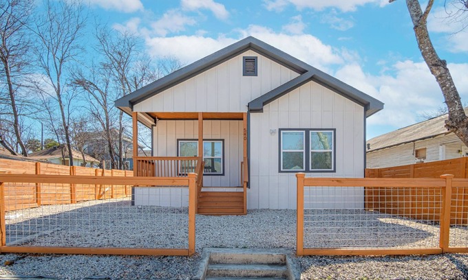 Denver Heights House | Feel, Chill and Enjoy 4BR/3BA Near Fun Riverwalk!