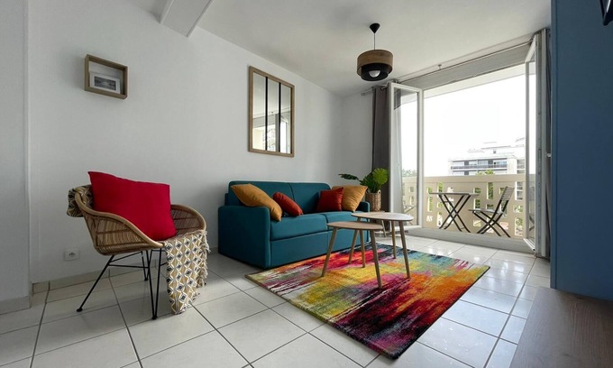 Downtown Le Havre Apartment | FEET IN THE WATER