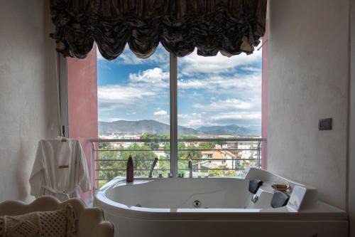 San Nicola La Strada Bed & Breakfast | FEMME noir LUXURy spa EXPERIENCE