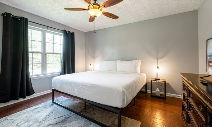 Emerson House | Fenced BKYD & Firepit 1 Mile To Lakepoint Sports