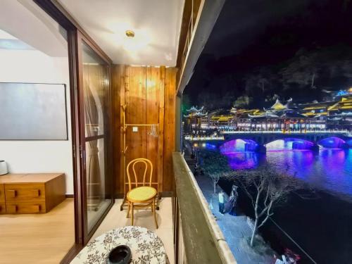 Fenghuang House | Fenghuang Color River View Villa