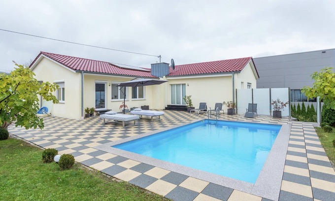 Markdorf Apartment | Ferienhaus in Markdorf mit Pool