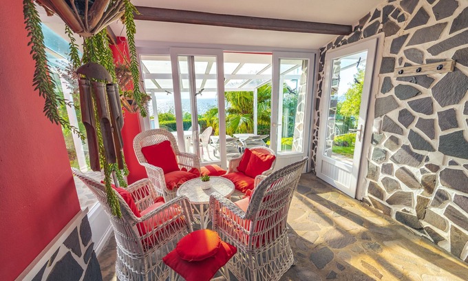 Canico House | Ferienhaus mit Meerblick und Garten