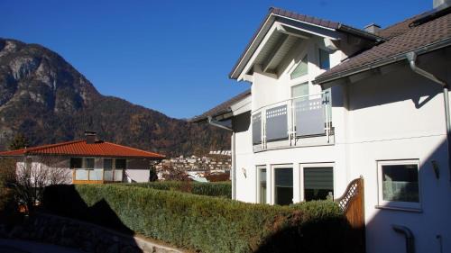 Buch in Tirol House | Ferienhaus Simone ACH001