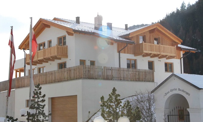 Nauders Apartment | Ferienwohnung Schlossblick - Alpenrose- Apart