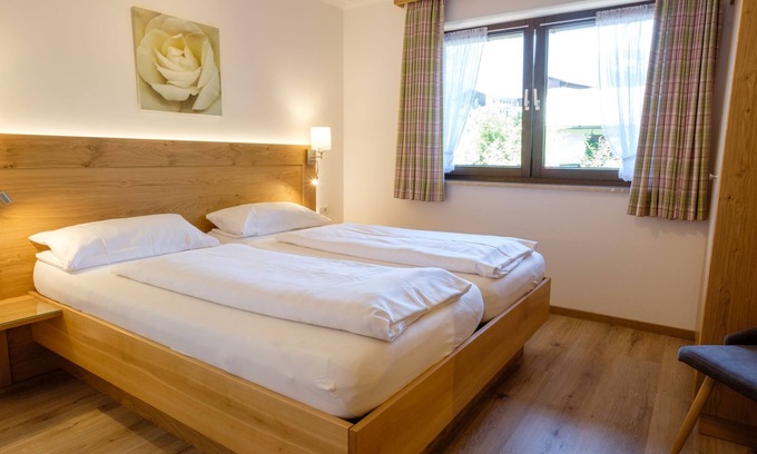 Unterschonau Apartment | Ferienwohnung Nr. 1 Jennerblick, 2 Personen, 45 qm, 1 Schlafzimmer, Wohnraum mit Schlafcouch, Balkon