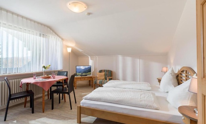 Oberaudorf Apartment | Ferienwohnanlage-Oberaudorf 1 Zimmer App E 8 mit Hallenbad und Sauna