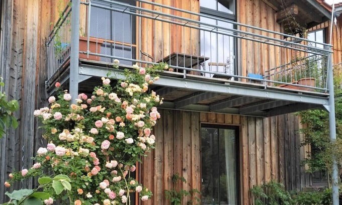 Prien am Chiemsee Apartment | Ferienwohnung Vogelnest, 60qm, 2 Separate Schlafzimmer, im Ersten Stock mit Balkon