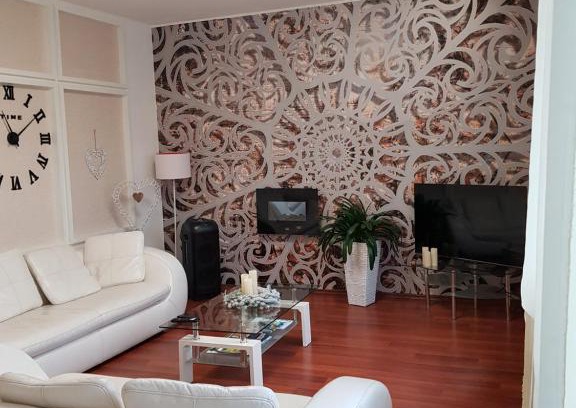 Schleiden Apartment | Ferienwohnung "Im Türmchen" inklusive WLAN, Parkplatz und Netflix