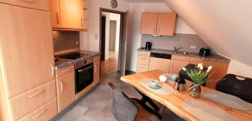 Leezdorf Apartment | Ferienwohnung Lütje Moew - Dachterrasse und ruhige Lage